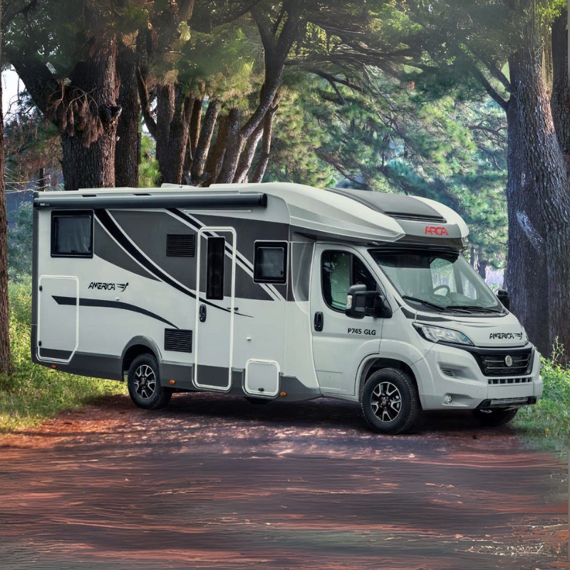 Camper Arca America nel bosco