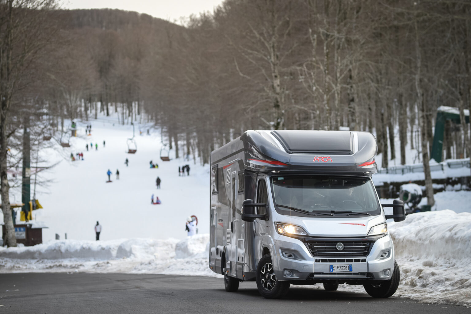 Camper Arca Europa su strada innevata